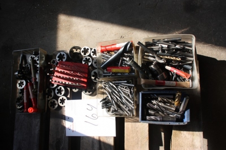 Various drills, milling tools, dies, plug gauges etc.
