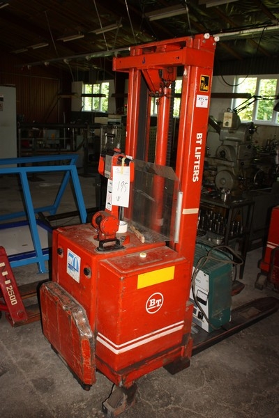 Electrical stacker, BT Lifters, model LSU 1000/9. Lifting height approx. 2900 mm. Stand-In. Charger. Next inspection: 5/15