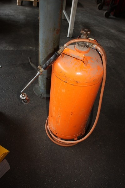 Gas cylinder with torch