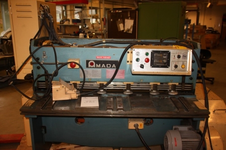 Punching Machine, Amada, model M-1245. Working length: 1220 mm. Capacity: 4.5 mm. Stroke: 75 SPM. SN: 1245461. Year: 1982. Weight: 2600 kg
