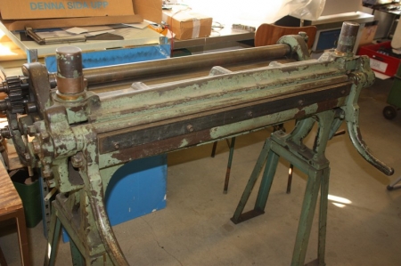 Combined manual sheet roller and folder. Working width approximately 1000 mm