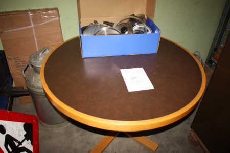 Rundt bord, ø1180 mm + kasse med gryder / grydelåg
