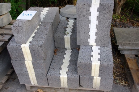 3 paller med bla. Legablokke med isolering 50 x 35 x 19 cm + div rester af SF sten