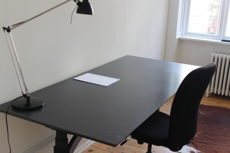 Electric Sit / stand desk + chair + lamp