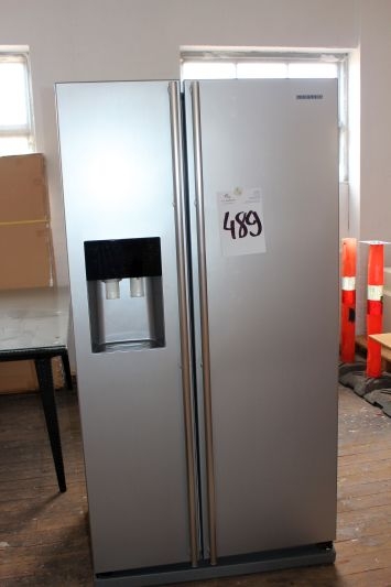 Amerikaner køleskab, Samsung med fryser model RSH1DBPE totall: 524 liter,isvand og isterninger. Alt virker 100% (kun moms af salær)