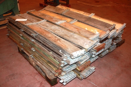2 pallets with pallet collars, app. 50 units