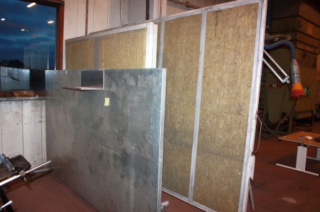 4 welding screens on weheels, 3 insulated
