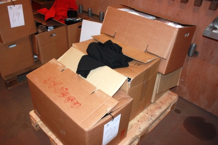 4 boxes with T-shirts, jackets, jerseys. Size l + xl Others