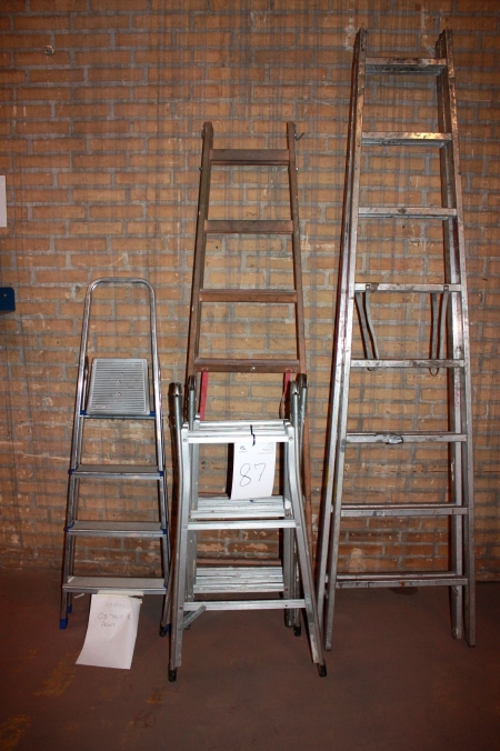 4 A ladders (3 alu + 1 wood)