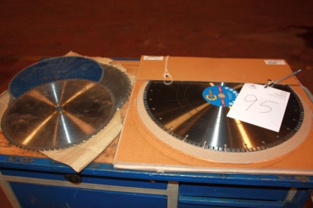 5 saw blades, of which 2 are diamond blades, including Cosmo Laser silent diamond blade
