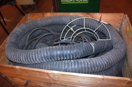 Pallet with various air hoses + flex extraction hose