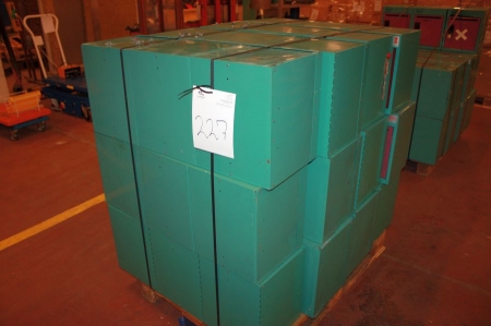 Pallet with lockers, 36