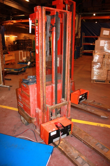 Electric Forklifts, BT, stand-in. Approved 2011. Type BTLSV1000E/10. Low tower. Charger