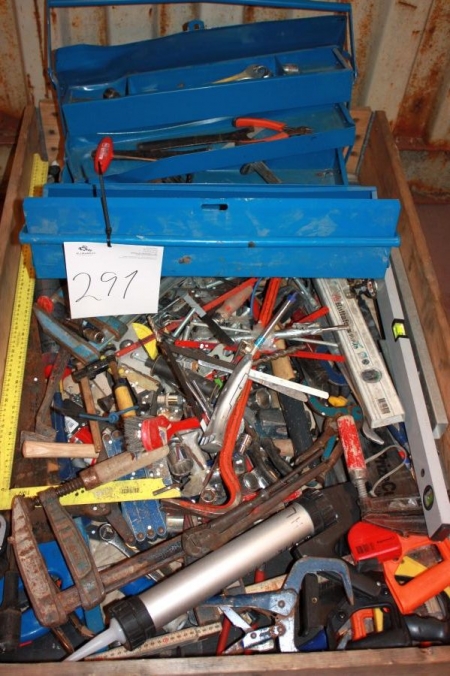 Pallet of miscellaneous tools and hand tools