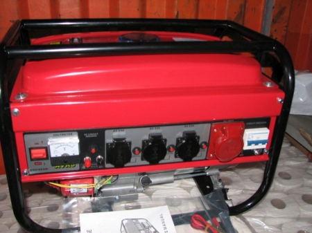 New honda generator, 6000 watt, 230 + 400 volts