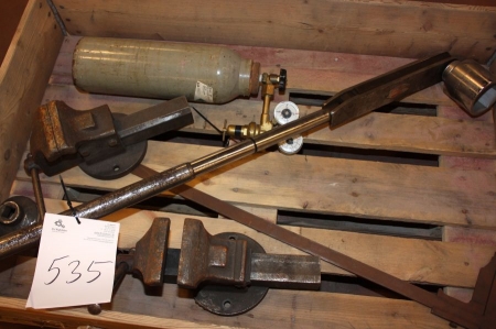 Pallet with big torque wrench, vise + argon bottle with manometer