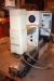 Tampontrykmaskine, Teka-print  AG type TP 100 monteret på Linak el-hæve/sænkebord. Lys og udsugning 