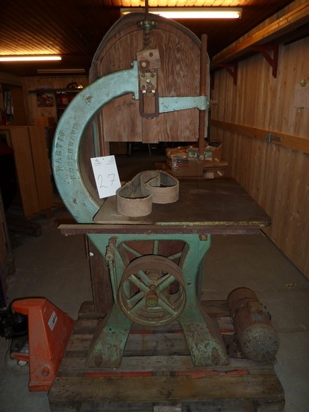 Bandsaw. Sold by private individual. Only VAT on fees.