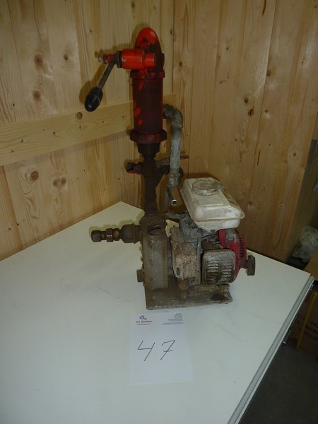 Pump with Honda engine, the G100