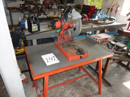 Metal Cutting saw, Ridgid 590 + folding table. Works fine. Sold by private individual. Only VAT on fees.