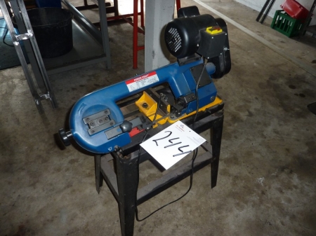 Metal band, Power Craft, type G409. 3 speeds: 20 + 29 + 50 m / min. Blade: 1300 x 12.5 x 0.63 mm. Blade: 14 teeth per. inch. Works fine. Sold by private individual. Only VAT on fees.