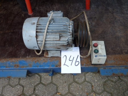 Electric motor, 5.5 kW / 400 r / min. With motor protection and pulley. Sold by private individual. Only VAT on fees.