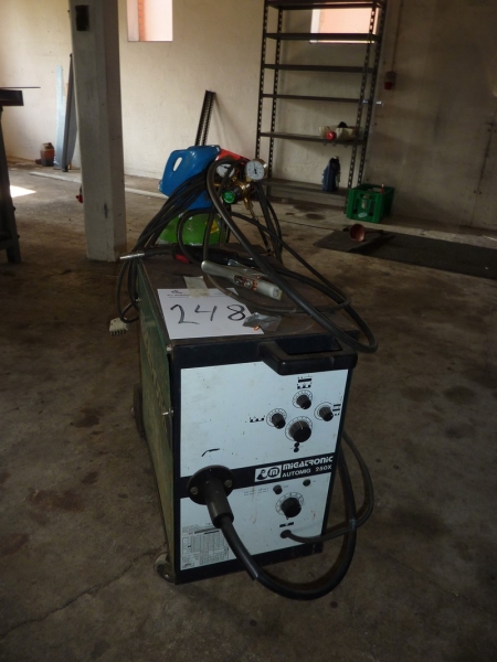 CO2 welding machine Migatronic Automig 250X. + Bottle + gauge + welding cables + welding torch Mounted in a frame on wheels. Works fine. Sold by private individual. Only VAT on fees.