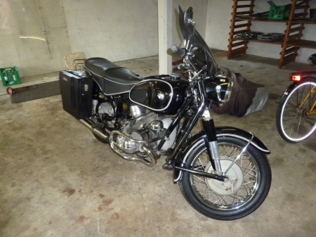 Motorcycle, BMW 60/2. Year 1966. Tounter shows 5739 km. As new. Everything OK. Fitted with saddlebags and windshield. Sold by private individual. Only VAT on fees.