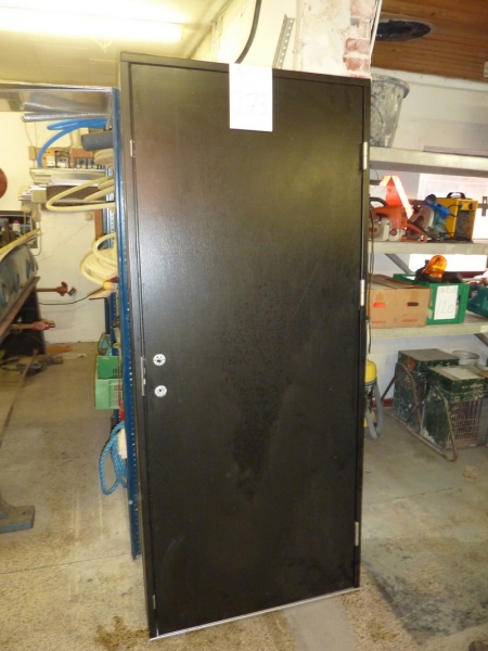 Front door, hinge, unused. 89x206 mm, 3 hinges