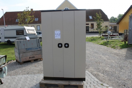 Steel locker. Sold by private individual. Only VAT on fees.