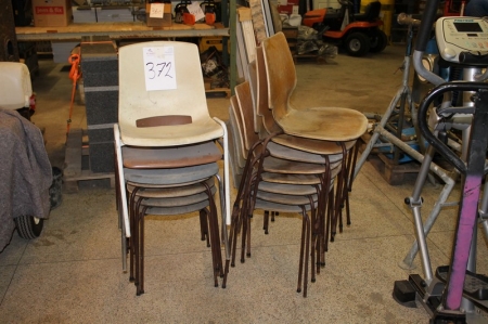 15 spent shell chairs, plastic