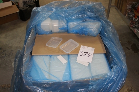 Approximately 4,000 plastic trays, approximately 13x19x3 cm. Sold by private individual. Only VAT on fees.