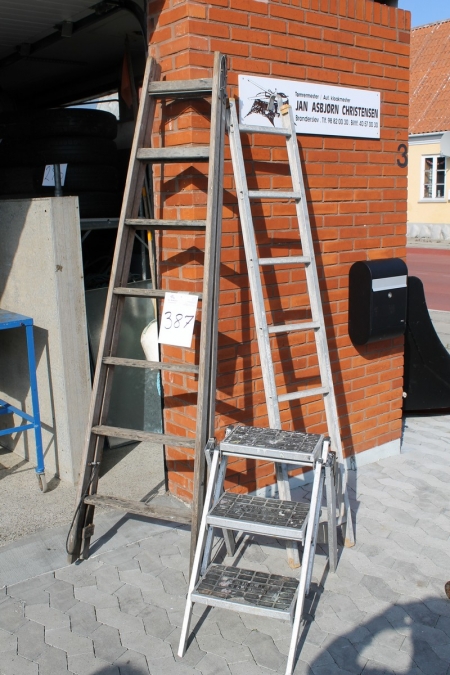 Stepladder, 3 steps Jumbo + wood step ladder, 2 x 7 Steps + aluminum scaffolding ladder. Sold by private individual. Only VAT on fees.