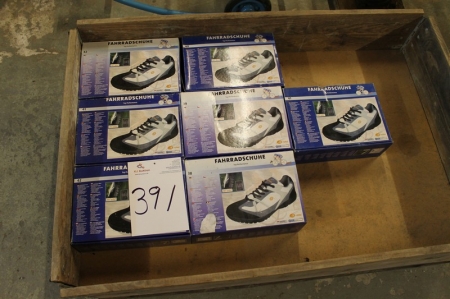 7 pair of cycling shoes: 2 x 42 + 2 x 41 + 1 x 40 + 1 x 39 + 1 x 38 Sold by private individual. Only VAT on fees.