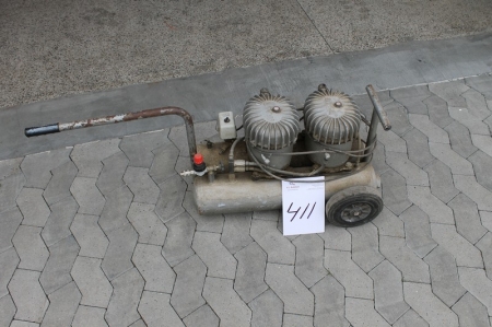 Compressor, JUNAIR. Sold by private individual. Only VAT on fees.