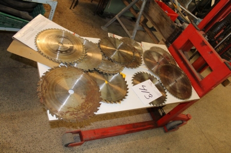 Various blades + 1 x 560 mm (unused). Sold by private individual. Only VAT on fees.