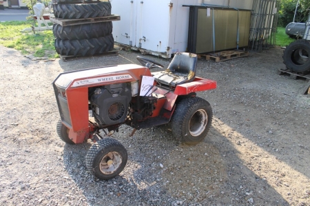 Lawn Tractor, Wheel Horse C-175 Twin Automatic. Engine: Kohler. With mower and fixed diet. Sold by private individual. Only VAT on fees.