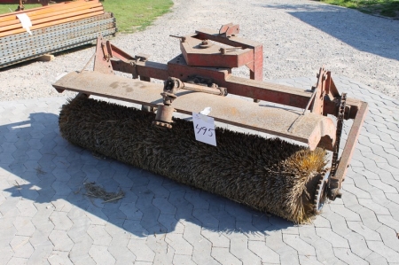Broom for rear mounting on tractor