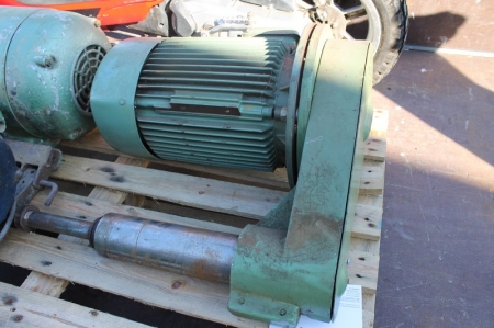 Electric motor with mounted spindle