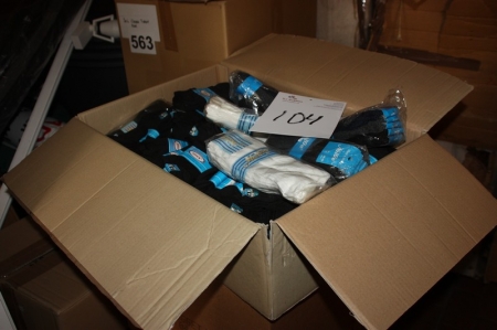 Box of approximately 700 assorted socks, 80% cotton and 20% polyester