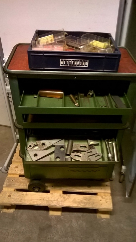 Tool trolley including content