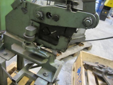 Pallet with flat steel / profile steel cutter, manual, Mubea