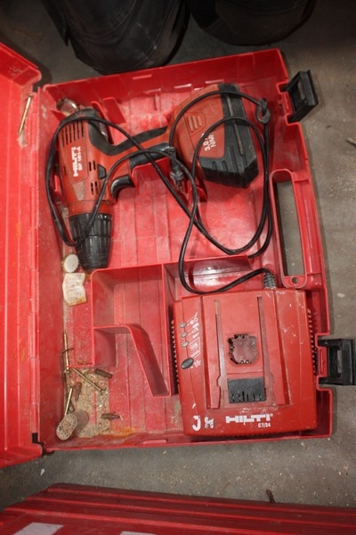 Akuboremaskine, Hilti SF 181-A + batteri og lader