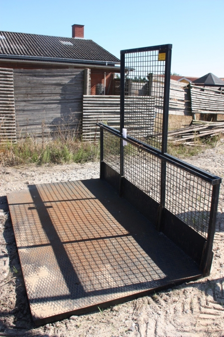 Material Platform for Manitou, Stens, unused. Dimensions: approximately 1.5 x 2.5 meters. Without sides