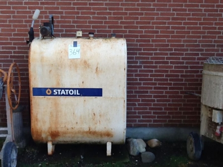 1200 Oil tank with pump and handle
