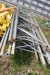 Lot pallet racking, approximately 8 upright frames, approximately File 4 meters. About 26 beams, 2.70 + 10 2.80 lengths