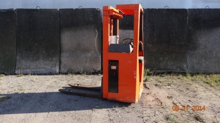 Electric stacker "Vincent". Capacity 1.200 kg. Minus key and charger.