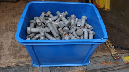 Bolts galvanized. Thread 100 mm / 115 mm total. Ø 22 mm. Approximately 150 pieces in blue box