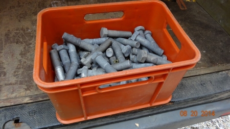 Bolts galvanized. Thread 100 mm / 115 mm total. Ø 22 mm. Approximately 80 pieces in the orange box