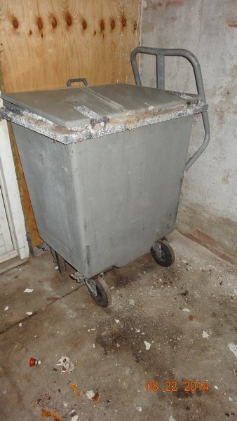 Waste Container 400 liter incl content